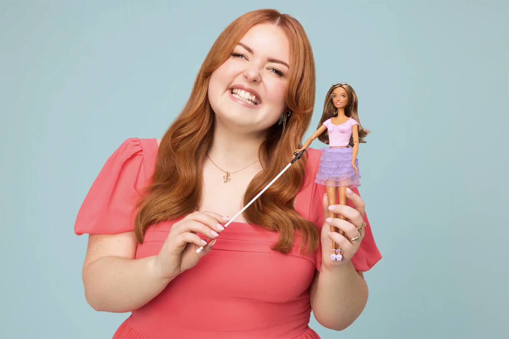 Mattel lancia la sua prima bambola Barbie non vedente