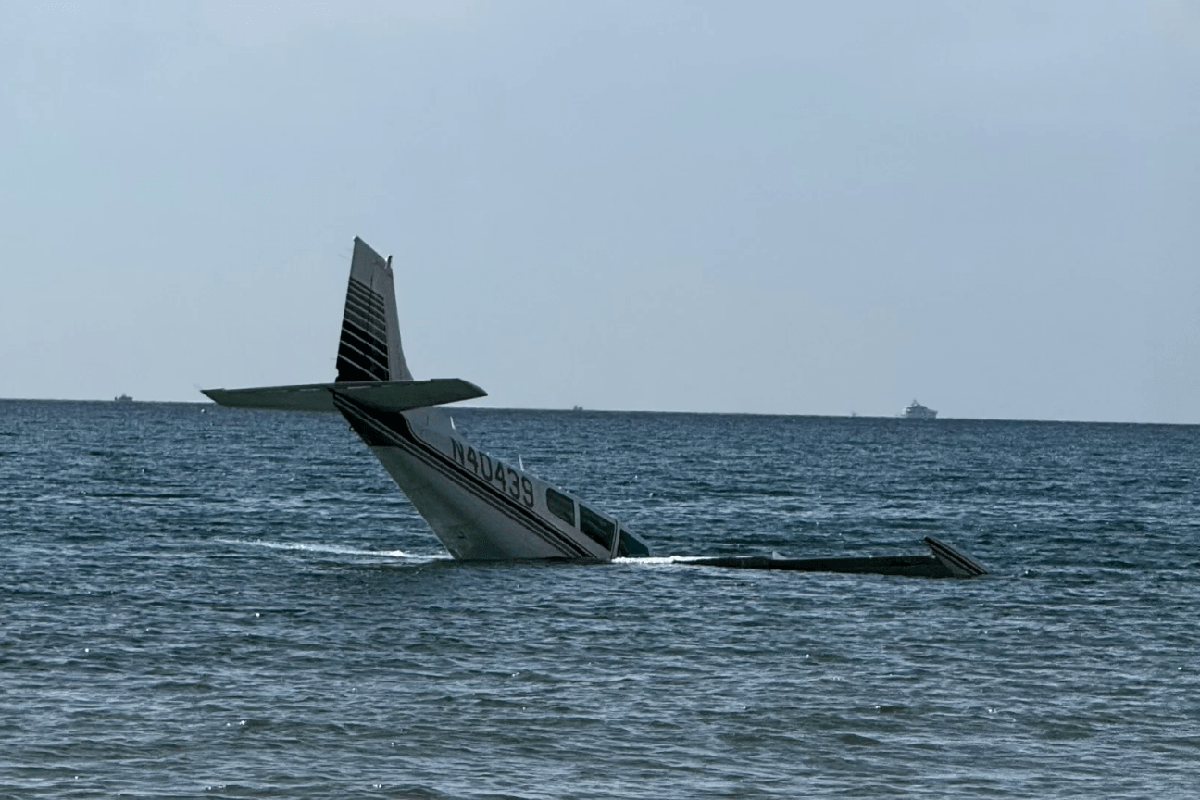 Florida, pilota atterra nell'oceano