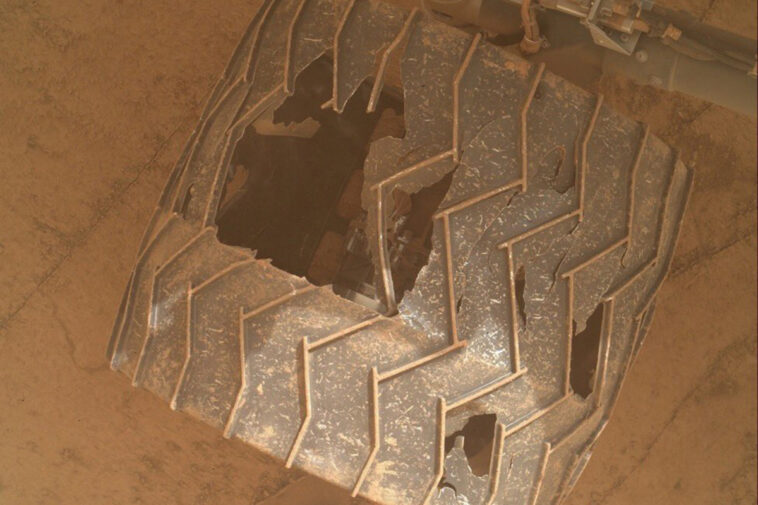 Curiosity Mars ha perso 1/3 delle sue ruote