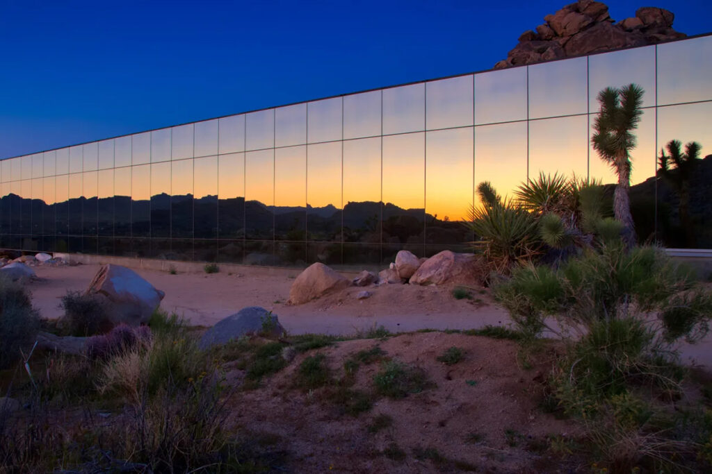 La casa invisibile in vendita per 18 milioni di dollari