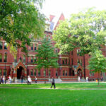 Harvard azzera le tasse scolastiche per studenti con famiglie con reddito inferiore a 200 mila dollari
