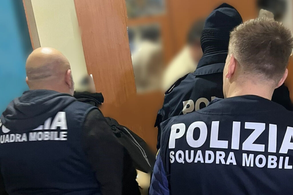 Arrestato dirigente Regione Sicilia che intascava soldi dal boss