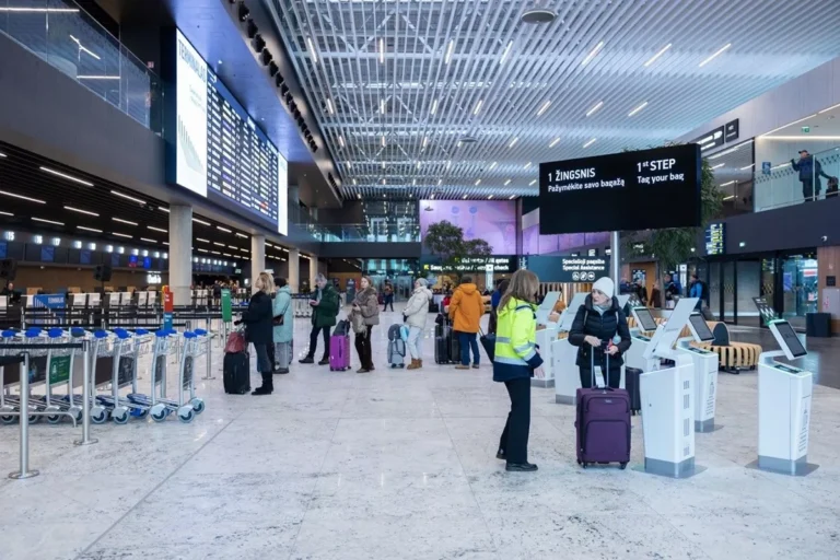 L'aeroporto di Vilnius sospende i voli a causa di un drone russo
