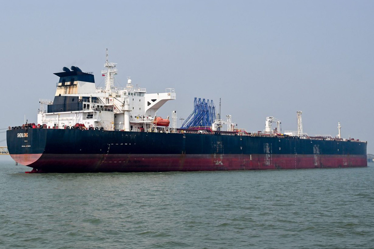 Petroliere iraniane superano il blocco di Hormuz