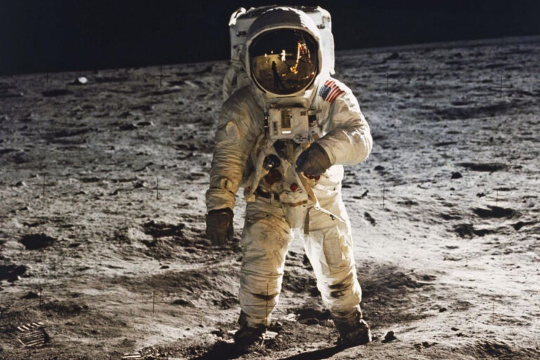 Nello spazio la microgravità deforma il corpo e il cervello degli astronauti