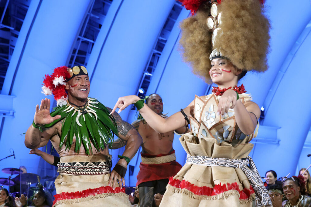Dwayne Johnson balla con le figlie alla première di Moana
