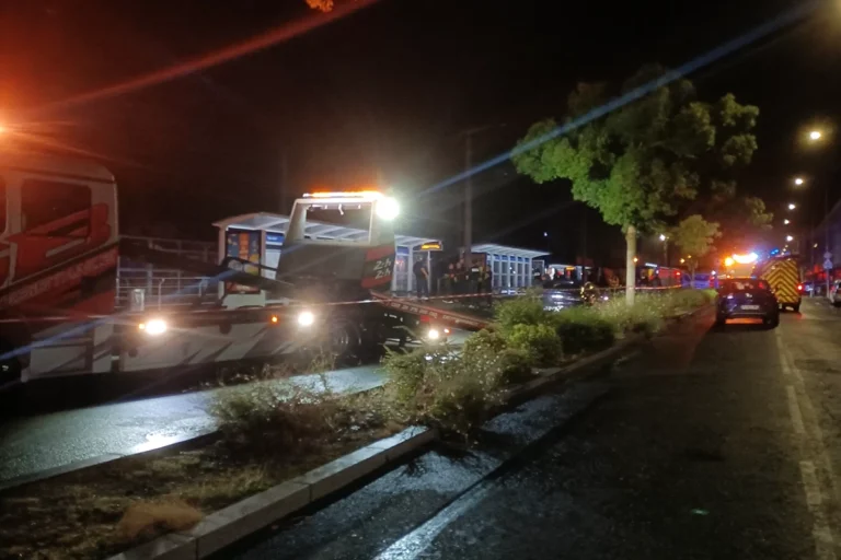 Auto sulla folla in Francia, 1 morto e 10 feriti