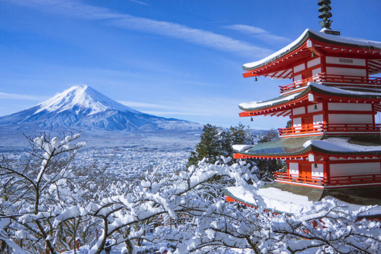 Bambino di 7 anni lasciato solo sul Monte Fuji, il padre voleva raggiungere la vetta