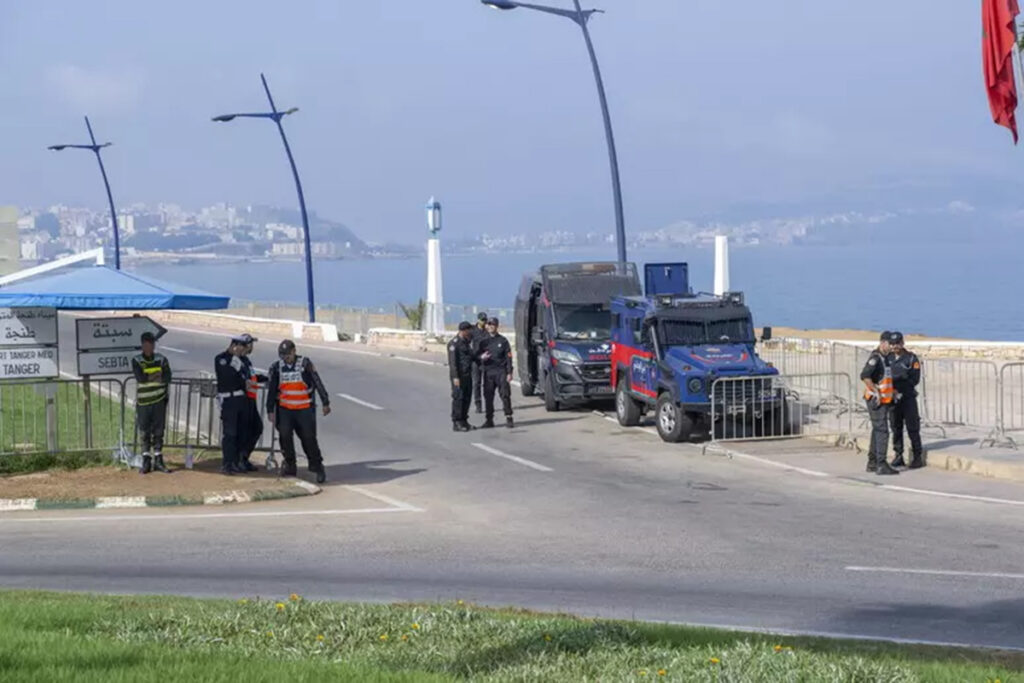 La polizia in Marocco respinge i migranti diretti a Ceuta