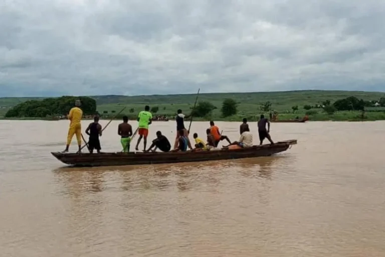 Nigeria, imbarcazione si capovolge, oltre 40 vittime, molti bambini