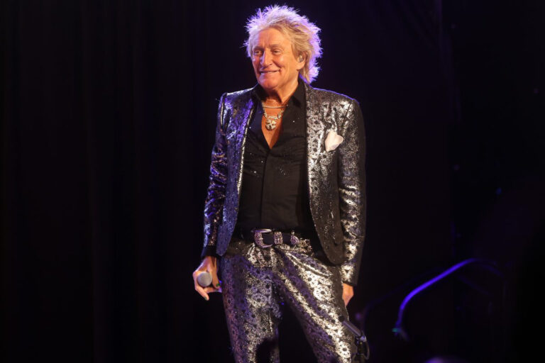 Rod Stewart annulla i concerti dopo un intervento chirurgico al cuore