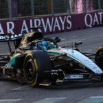 Gp di Baku da brividi: Russell resiste a Verstappen e vince, caos e ritiri per Norris e le Alpine