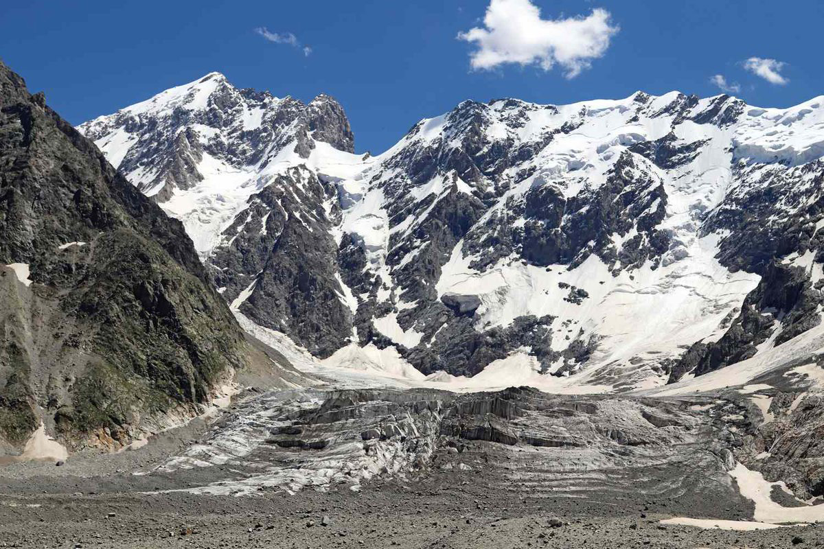 Valanga travolge una comitiva di alpinisti, almeno 11 morti e 6 dispersi nel Caucaso Russo