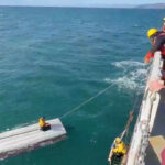 Alaska, quindicenne sopravvive per due giorni sullo scafo rovesciato nel Mare di Bering: morti il fratello e il cugino