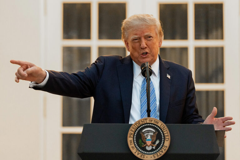 Casa Bianca, Trump mette al bando CNN, MSNBC e Politico: nuovo scontro sul Primo Emendamento
