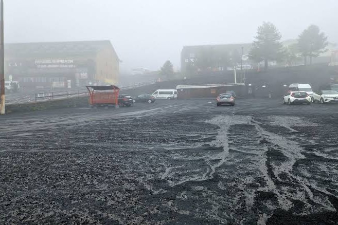 L'Etna non dà tregua: l'aeroporto di Catania resta chiuso per il terzo giorno
