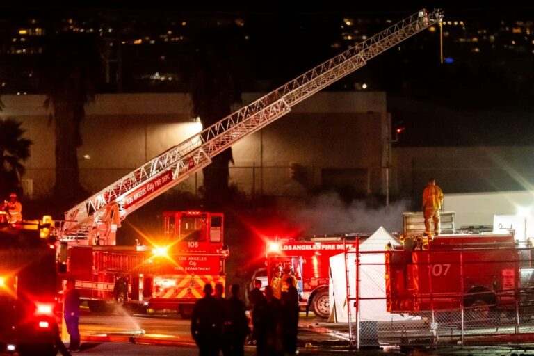 Los Angeles, elicottero tv precipita mentre riprende un incidente: tre morti