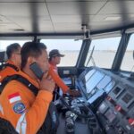 Almeno 6 morti e 130 dispersi dopo il ribaltamento di un traghetto indonesiano, secondo quanto riferito dalle autorità