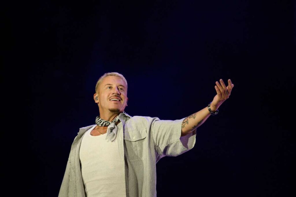 Scoppia il caos nel tour di Ed Sheeran: via Macklemore per le frasi pro-Palestina, gli altri artisti abbandonano in blocco