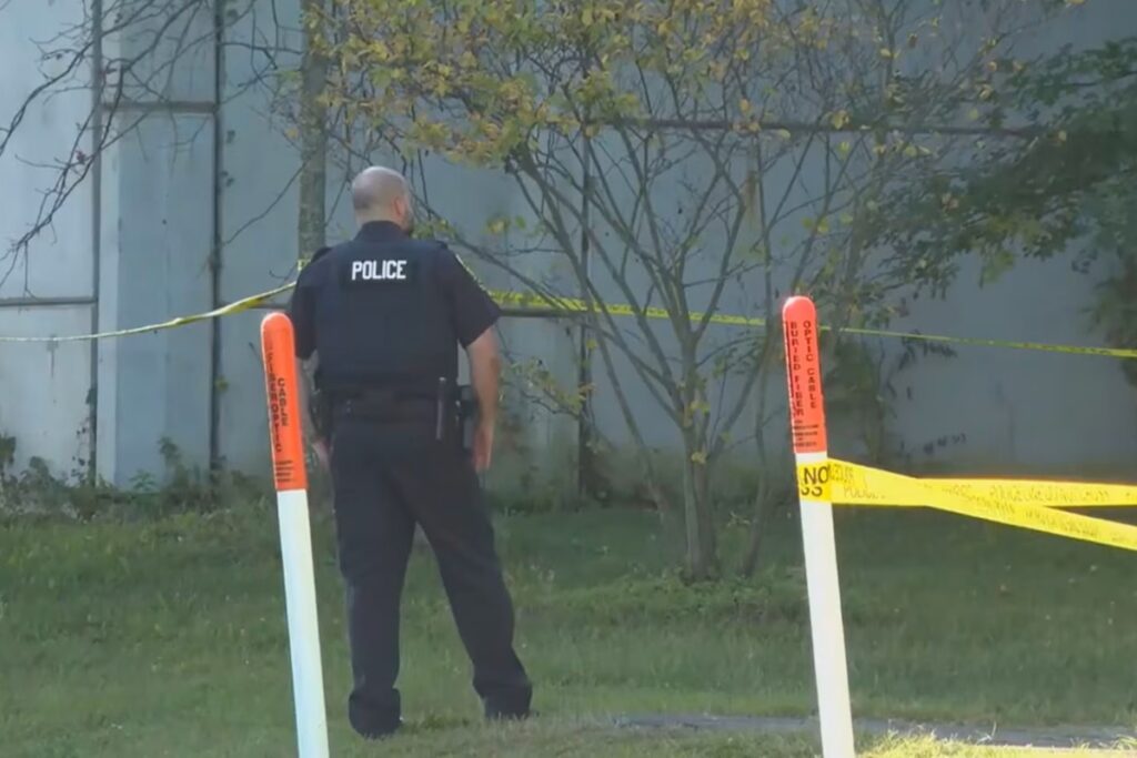 Sparatoria sul lavoro a Manassas: due colleghi uccisi e un ferito. Il killer si toglie la vita dopo un inseguimento
