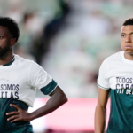 Polemica a Ceuta: Mbappé e Vinícius oscurano il messaggio sulla maglia, il Real Madrid difende la libertà dei giocatori