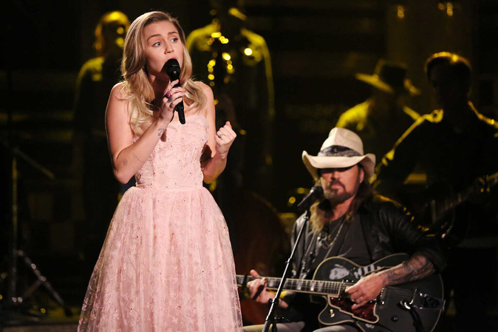 Billy Ray Cyrus benedice la scelta della figlia di chiamarsi solo Miley