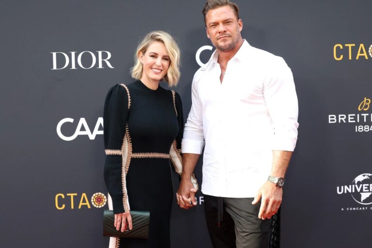 Alan Ritchson e la moglie Catherine annunciano la separazione dopo 20 anni di matrimonio