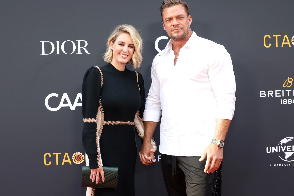 Alan Ritchson e la moglie Catherine annunciano la separazione dopo 20 anni di matrimonio