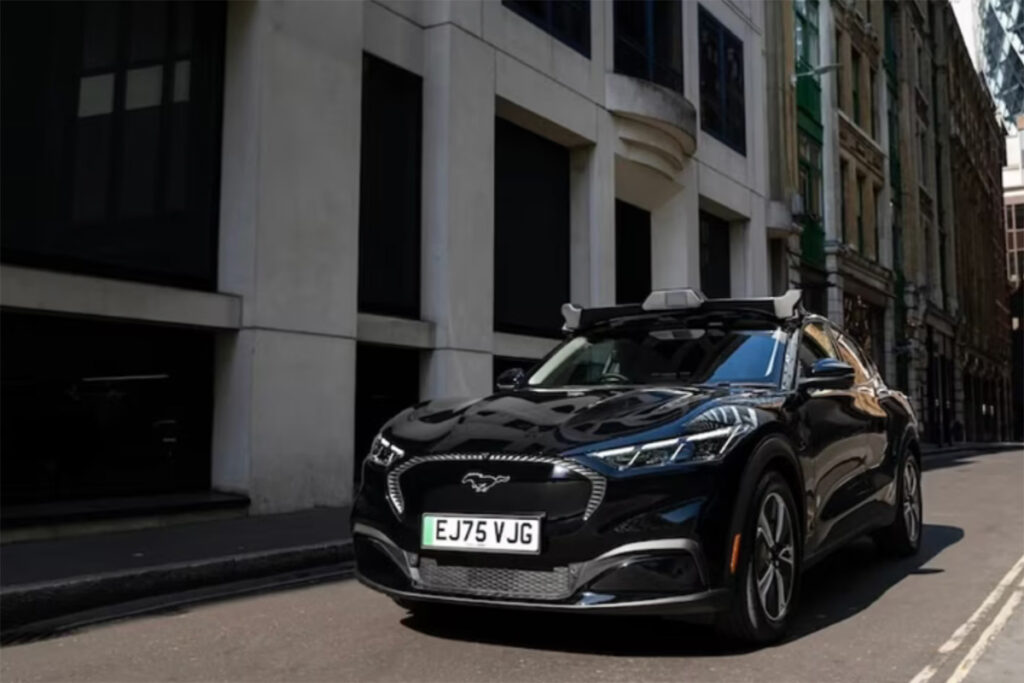 I robotaxi di Uber e Wayve sono arrivati anche a Londra