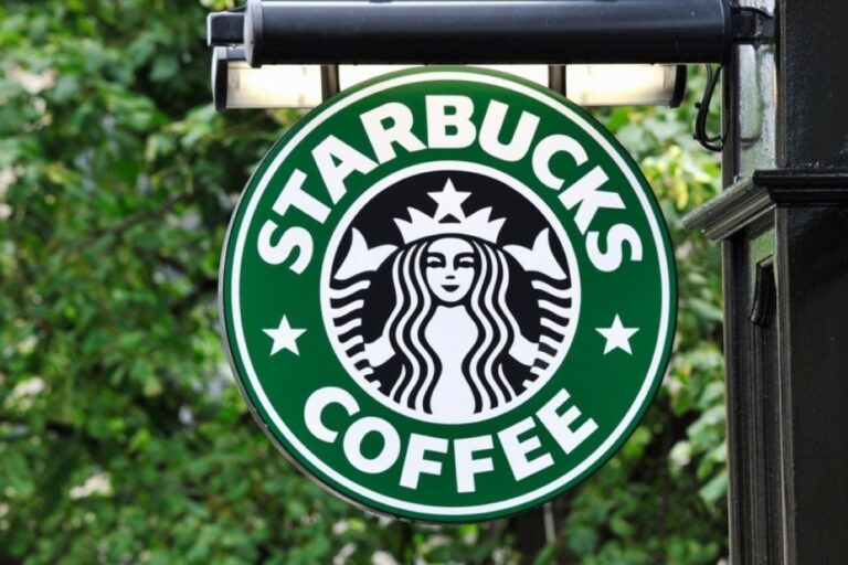 Starbucks chiude 250 locali nel Nord America per rilanciare la redditività