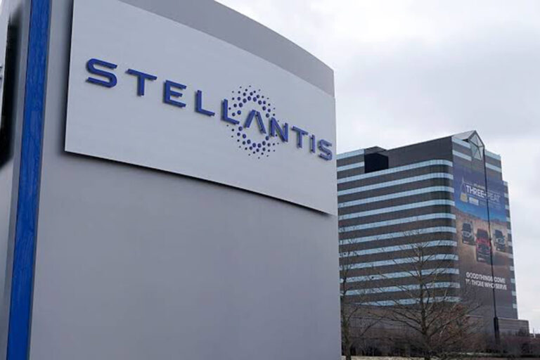 Stellantis richiama oltre 200 mila veicoli negli Stati Uniti per problemi ai sensori degli pneumatici