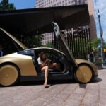 Tesla presenta ad Austin i Cybercab senza autista e senza volante