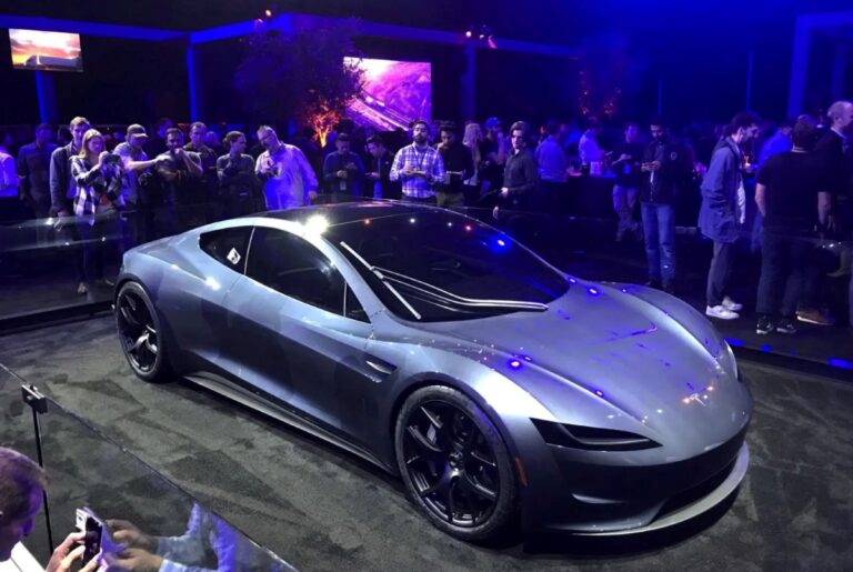 Tesla riapre i preordini per la nuova Roadster: 50.000 dollari al buio prima del debutto