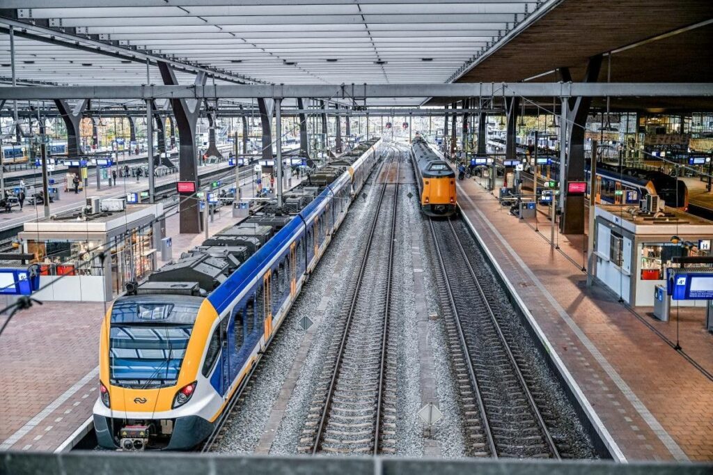 Ferrovie in tilt nei Paesi Bassi: binari ostruiti in 24 punti, si fa strada l'ipotesi del sabotaggio