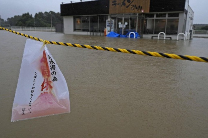 Giappone nella morsa del tifone Dujuan: Tokyo teme piogge record e alluvioni lampo