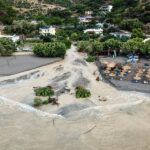 Maltempo in Grecia: violente alluvioni travolgono Creta, auto in mare e turisti evacuati