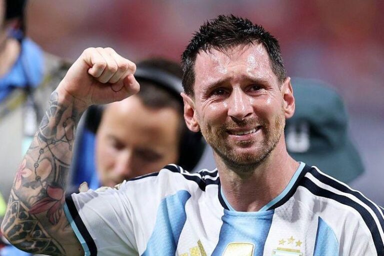 L'ultima magia di Messi: il Monumental saluta la "Pulce" dopo 21 anni di leggenda