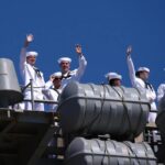 Il ritorno della USS Abraham Lincoln: abbracci al porto dopo dieci mesi in mare, ma non mancano le polemiche