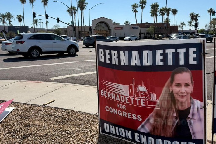 Arizona, candidata democratica al Congresso denuncia uno stupro di gruppo: «Insultata per motivi politici»