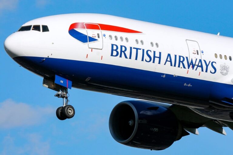 Paura su un volo British Airways per Chicago: discesa di oltre 8.000 metri in pochi minuti e rientro d'emergenza a Heathrow