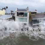 California, la furia dell'oceano devasta Long Beach: case sull'orlo del baratro dopo la tempesta Rachel