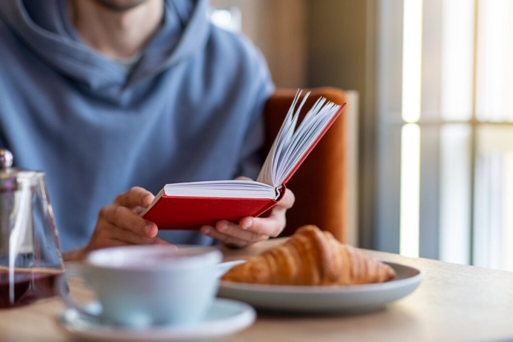 Perché aprire un libro di filosofia oggi salverà il tuo pensiero
