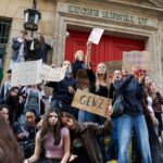 Oltre 250 mila in piazza in Francia: esplode la rabbia della scuola contro i tagli