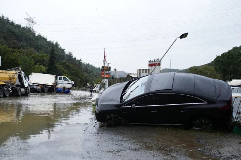 Maltempo killer a Istanbul: piogge record allagano la metropoli, tre morti e oltre 2.700 evacuati