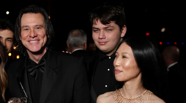 Fiori d'arancio a sorpresa per Jim Carrey: nozze segrete a Los Angeles con la compagna Min Ah