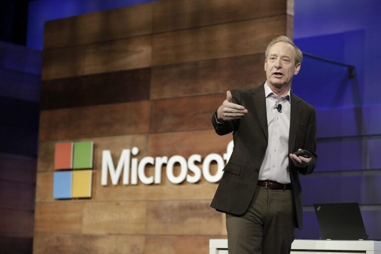 L’allarme di Microsoft: «Il latte e le lavatrici sono più regolamentati dell’intelligenza artificiale»