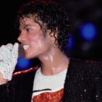 All'asta i cimeli leggendari di Michael Jackson: dal guanto del Moonwalk alla giacca di "Thriller"