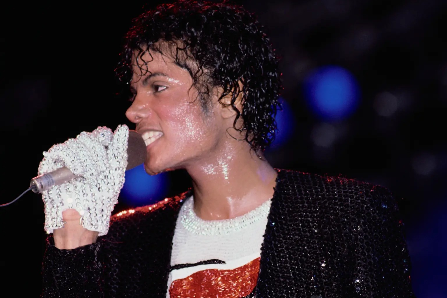 All'asta i cimeli leggendari di Michael Jackson: dal guanto del Moonwalk alla giacca di "Thriller"