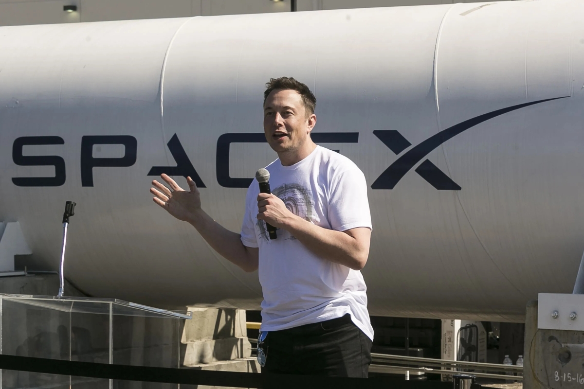 SpaceX punta a diventare operatore telefonico: acquistate le frequenze per portare Starlink Mobile dentro gli edifici