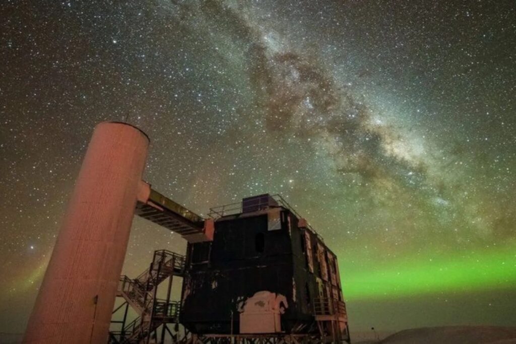 Tra i ghiacci dell'Antartide la trappola per le «particelle fantasma» che riscrive l'astronomia